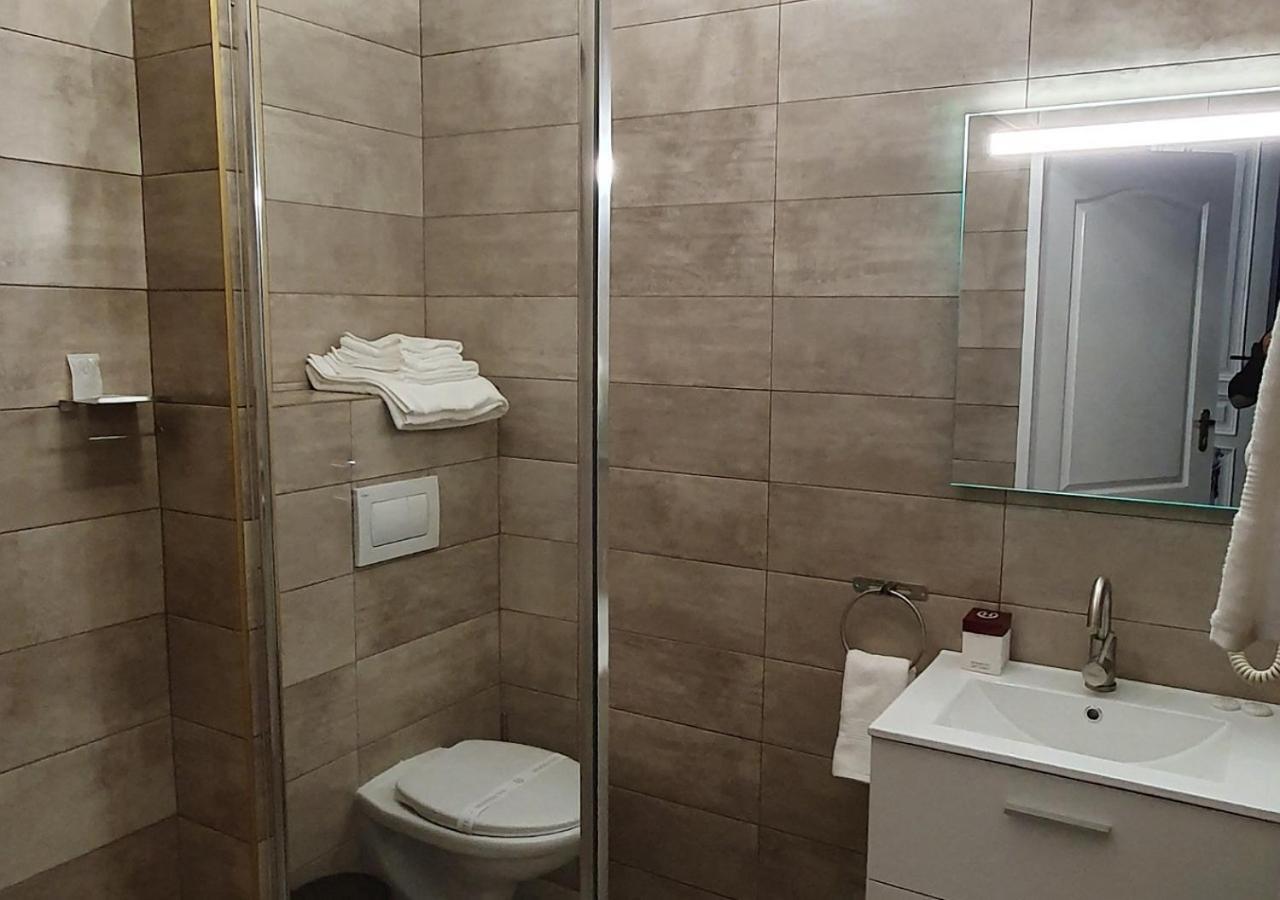 Casa Domneasca Rarau 招待所 3*